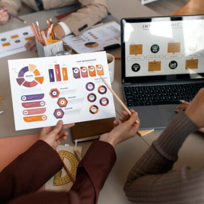 B2B vs. B2C SEO comparison for 2025